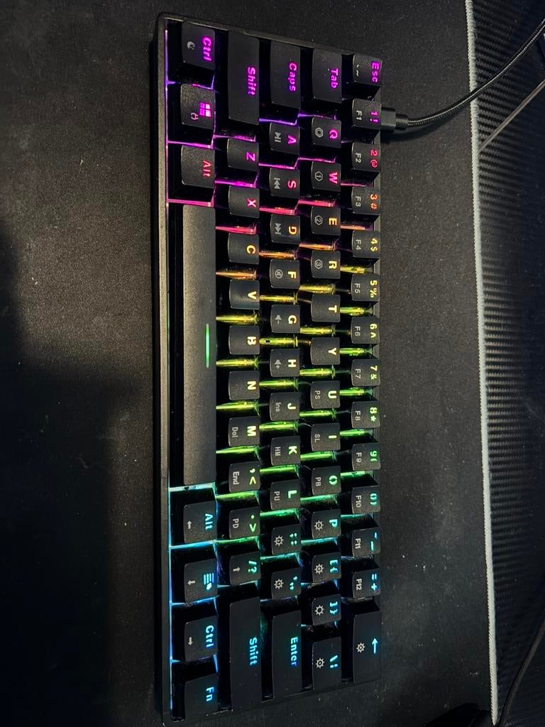 Geek GK61 mechanisch toetsenbord – Silver switches zgan, Computers en Software, Toetsenborden, Ophalen, Zo goed als nieuw