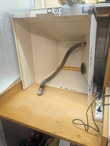 Voor afkort-zaag tafel, zijtafels + stofkap + afvoerbuis beschikbaar voor biedingen