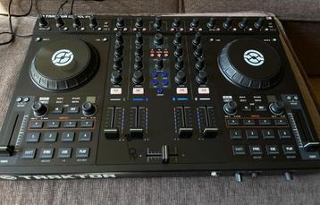 Traktor S4 met decksaver beschikbaar voor biedingen