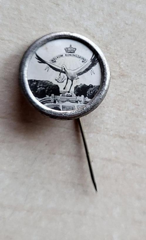 Koninklijk Huis Geboorte speldje Ooievaar Den Haag, Verzamelen, Speldjes, Pins en Buttons, Gebruikt, Speldje of Pin, Overige onderwerpen