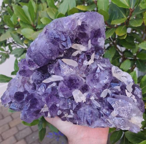 Topstuk! Staande Amethist met Calciet kristal edelsteen, Verzamelen, Mineralen en Fossielen, Mineraal, Ophalen of Verzenden