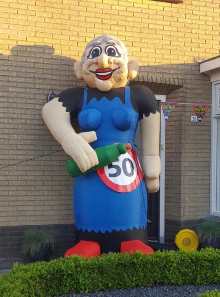 Sarah opblaasfiguur 3,2m hoog te huur, Hobby en Vrije tijd, Feestartikelen | Verhuur, Zo goed als nieuw, Abraham of Sarah, Ophalen