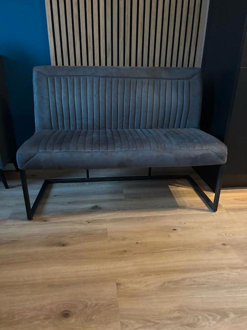 Parantino grey suede 4x stoelen en 130cm eetkamer bank, Huis en Inrichting, Stoelen, Zo goed als nieuw, Vijf, Zes of meer stoelen