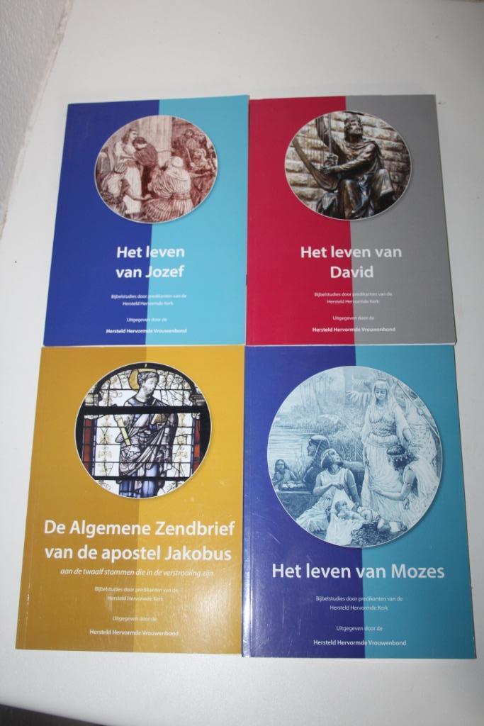 Vier boeken Bijbelstudies Hersteld Hervormde Vrouwenbond, Boeken, Godsdienst en Theologie, Gelezen, Christendom | Protestants
