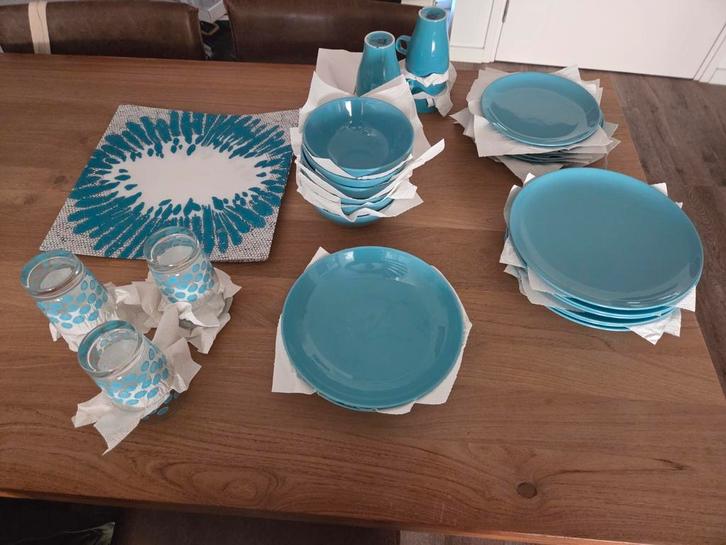 Ikea servies set blauw + 4 placemats, Huis en Inrichting, Keuken | Servies, Zo goed als nieuw, Compleet servies, Overige stijlen