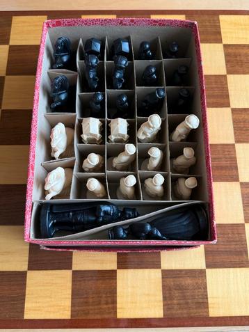 Vintage Schaakspel in Doos beschikbaar voor biedingen