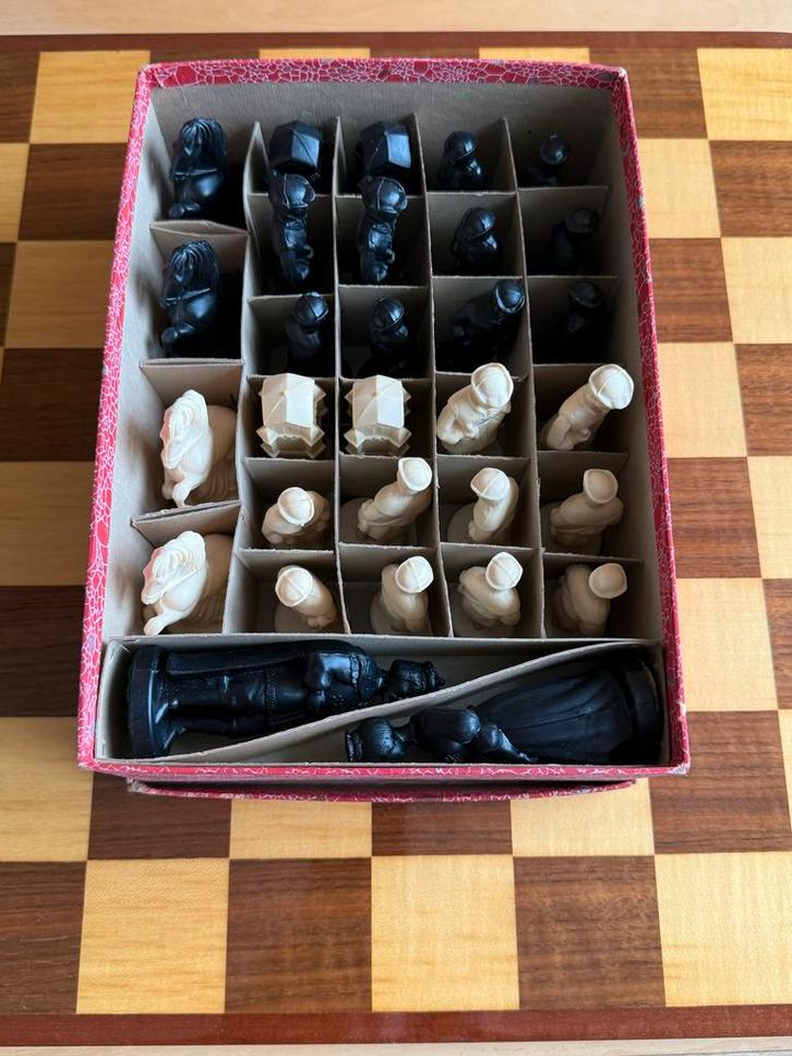 Vintage Schaakspel in Doos, Hobby en Vrije tijd, Gezelschapsspellen | Bordspellen, Gebruikt, Een of twee spelers, Ophalen