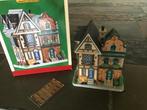 kersthuis met hond en poes bij de voordeur, incl verlichting, Diversen, Ophalen of Verzenden, Nieuw
