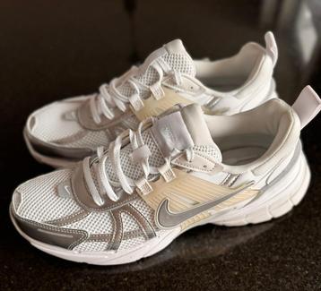 Nike schoenen maat 43. beschikbaar voor biedingen