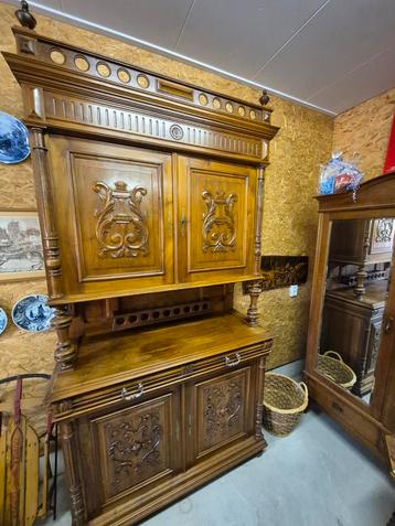 Oude eiken servieskast zoekt nieuw thuis! beschikbaar voor biedingen