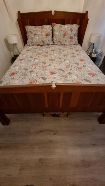 Handgemaakte mahonie dubbele bed   beschikbaar voor biedingen