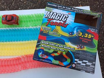 Racebaan met auto beschikbaar voor biedingen