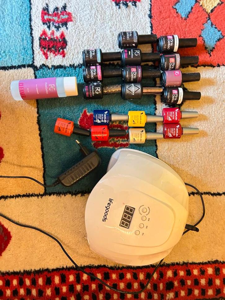Pink Gellac Set met Lamp, Sieraden, Tassen en Uiterlijk, Uiterlijk | Cosmetica en Make-up, Gebruikt, Make-up, Handen en Nagels