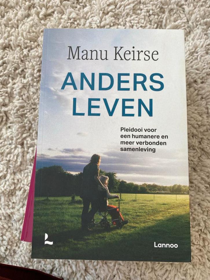 Manu Keirse - Anders leven, Boeken, Politiek en Maatschappij, Zo goed als nieuw, Nederland, Ophalen of Verzenden