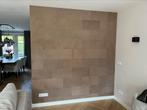 Zelfklevende leren wandtegels Enzo Pellini 50x25 kleur taupe, Huis en Inrichting, Ophalen of Verzenden, Minder dan 10 m²