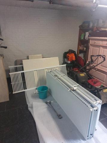 Verschillende Chauffages/Radiatoren en Thermostaten beschikbaar voor biedingen