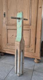 Uit grootmoederstijd: oude brocante wasstamper, Ophalen