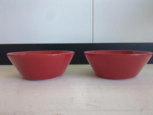 iittala Teema rood kommen, Huis en Inrichting, Keuken | Servies, Gebruikt, Kom(men), Overige stijlen, Aardewerk, Ophalen of Verzenden