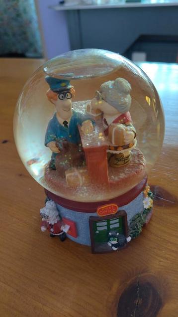 Pieter Post Postman Pat sneeuwbol  snowglobe beschikbaar voor biedingen