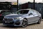BMW 2-serie Gran Coupé 218i M-SPORT - HARMAN KARDON - HEAD, Auto's, BMW, Gebruikt, Zwart, Lichtsensor, Blauw