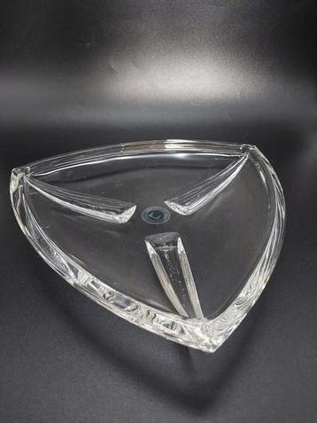 Prachtige vintage glazen driehoeksschaal Walther glas beschikbaar voor biedingen