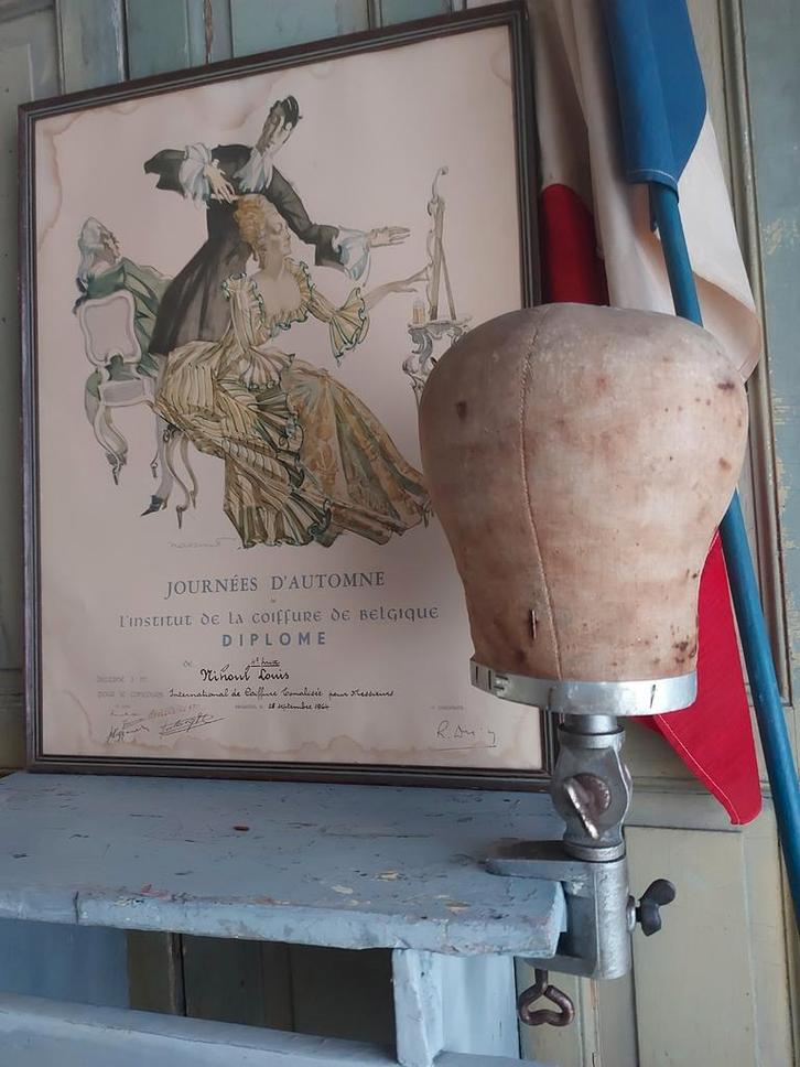 Antieke pruikenkop op orginele verstelbare standaard, Antiek en Kunst, Curiosa en Brocante, Ophalen of Verzenden