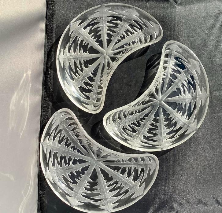 Drie antieke kristallen schaaltjes , R.Lalique,1924., Antiek en Kunst, Antiek | Glas en Kristal, Ophalen of Verzenden
