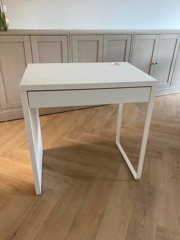 IKEA Bureau - Wit, compact en handig! beschikbaar voor biedingen