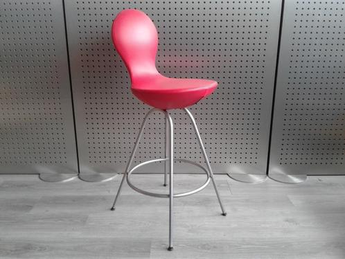 1x Variér (Stokke) Eight (Rood Leer), in Nieuwstaat!, Huis en Inrichting, Barkrukken, Nieuw, Leer, Metaal, 1 kruk, Met voetsteun