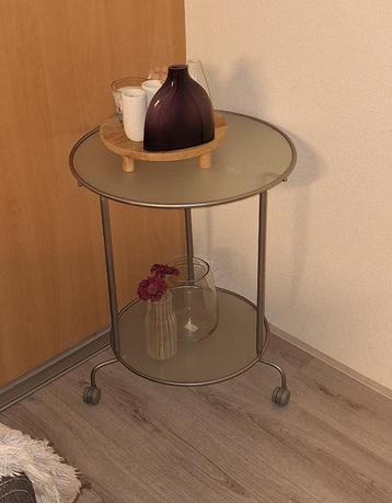 bijzettafel (zonder toebehoren) beschikbaar voor biedingen