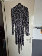 Costes Mooie Zwart/Witte Jurk - Maat M, Kleding | Dames, Jurken, Zwart, Ophalen of Verzenden, Zo goed als nieuw, Knielengte