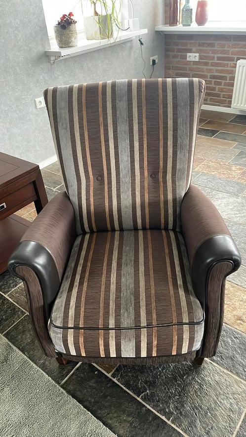 Comfortabele fauteuil met stijlvolle strepen – in uitstekend, Huis en Inrichting, Fauteuils, Zo goed als nieuw, 50 tot 75 cm, 75 tot 100 cm