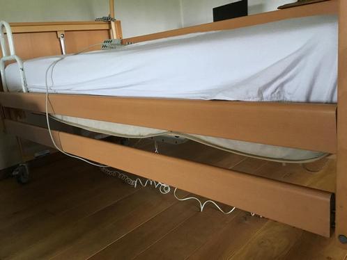 Verstelbaar Hoog-Laag Verpleegbed CasaCare, Huis en Inrichting, Slaapkamer | Bedden, Gebruikt, Eenpersoons, 100 cm, 210 cm, Hout