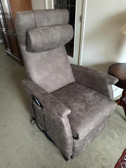 Sta-opstoel Riposo, Huis en Inrichting, Fauteuils, Nieuw, Hout, Leer, 50 tot 75 cm, Minder dan 75 cm, Ophalen