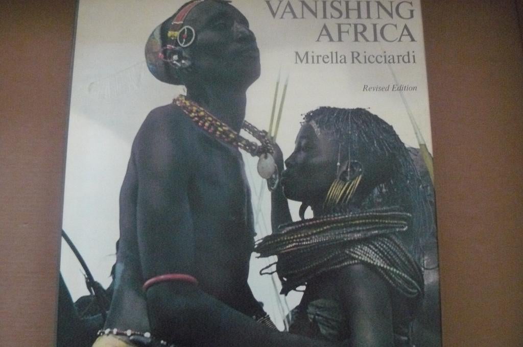 MIRELLA RICCIARDI / Vanishing Africa / Kenia / Masai, Boeken, Ophalen of Verzenden, Gelezen, Fotografen