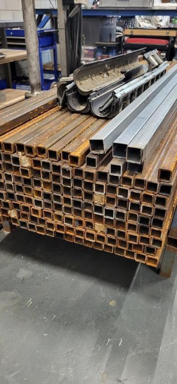 Stalen kokerprofielen beschikbaar voor biedingen