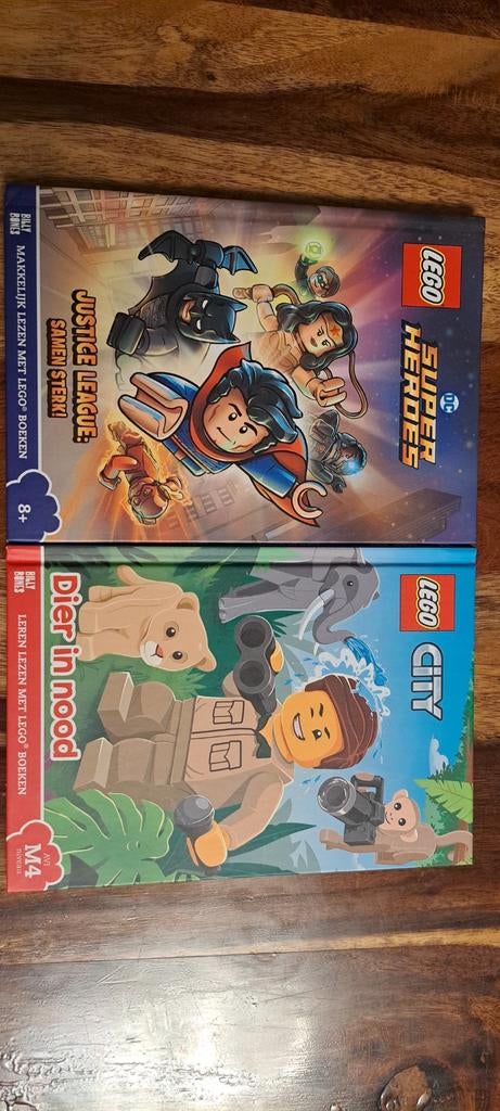 Twee Lego Boeken: Superhelden & Dieren in Nood, Ophalen of Verzenden, Zo goed als nieuw, LEGO, Fictie algemeen