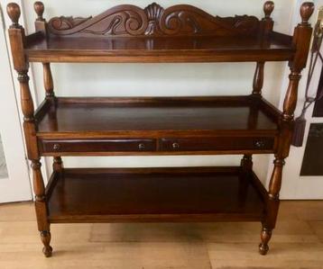 MOOIE KLASSIEKE BUFFET / SIDE TABLE beschikbaar voor biedingen