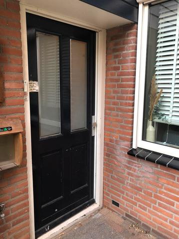 Houten voordeur met dubbel glas 102x215 beschikbaar voor biedingen