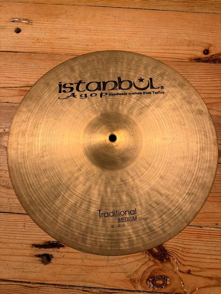 Istanbul Agop Traditional Medium Crash 16", Muziek en Instrumenten, Drumstellen en Slagwerk, Gebruikt, Overige merken, Ophalen of Verzenden