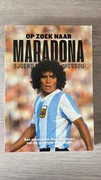 Op zoek naar Maradona (Sjoerd Mossou), Boeken, Ophalen of Verzenden, Zo goed als nieuw