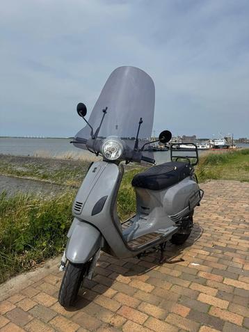 AGM VX50 Smoked Edition scooter/brommer beschikbaar voor biedingen