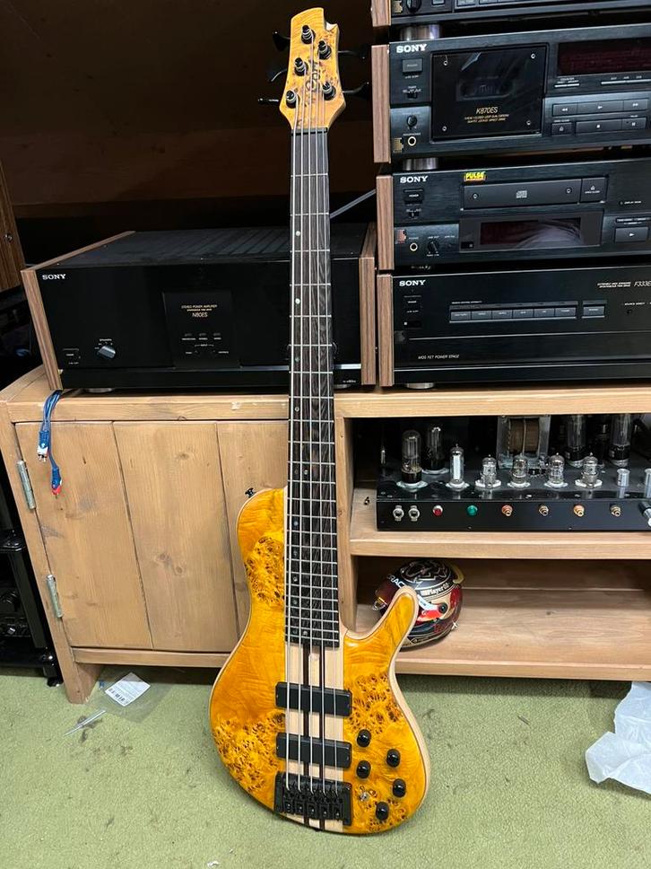 Cort A5 Plus SC Amber Open Pore  bass gitaar. Als nieuw., Muziek en Instrumenten, Snaarinstrumenten | Gitaren | Bas, Zo goed als nieuw