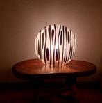 Zebra motief design tafellamp sfeerlamp glas mooie staat, Huis en Inrichting, Lampen | Tafellampen, Ophalen, Modern interieur design