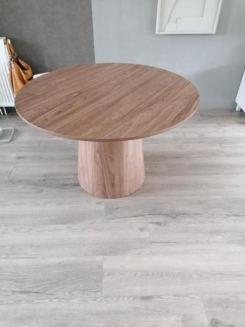 Woood eettafel rond  beschikbaar voor biedingen