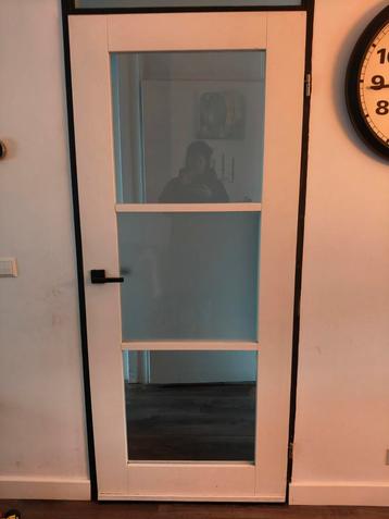 Mooie opdek binnendeur met helder glas en melk glas beschikbaar voor biedingen