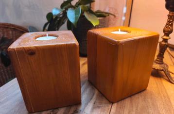 Mooie Scandinavische minimalistische set houten kandelaars beschikbaar voor biedingen
