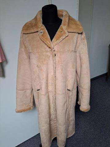 Mooie warme winterjas maat 38  beschikbaar voor biedingen