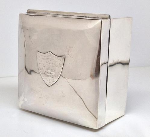 Sterling zilveren tabaksdoos / sigarettendoos, Londen 1912., Antiek en Kunst, Antiek | Goud en Zilver, Zilver, Ophalen of Verzenden