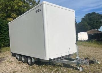 Trailertrading 3 assige gesloten aanhanger beschikbaar voor biedingen